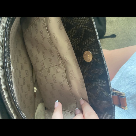 MICHEAL KORS PURSE - Picture 6 of 10